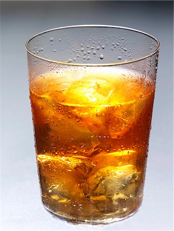 A glass of iced tea Foto de stock - Sin royalties Premium, Código: 659-03537645