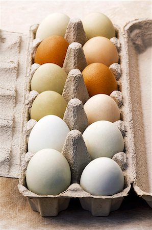 eggbox - Douze œufs dans une boîte d'oeufs Photographie de stock - Premium Libres de Droits, Code: 659-03537678
