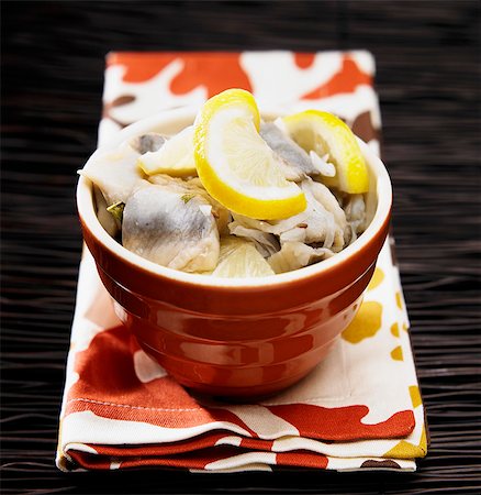 Bowl of Pickled Herring with Lemon Foto de stock - Sin royalties Premium, Código: 659-03537718