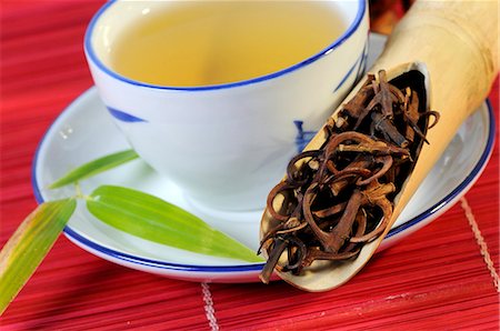 sprig - Uncaria twigs and thorns with a cup of tea Stock Photo - Premium Royalty-Free, Code: 659-03537756