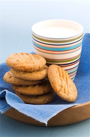 peanut cookie - Peanut biscuits, stacked, with beaker of milk Stock Photo - Premium Royalty-Free, Code: 659-03537790