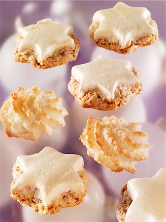 Cinnamon stars and coconut macaroons Stock Photo - Premium Royalty-Free, Code: 659-03537833