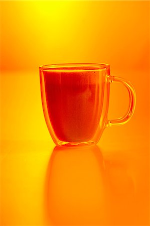 simsearch:659-02210952,k - Café avec liqueur d'orange et de la mousse de lait Photographie de stock - Premium Libres de Droits, Code: 659-03530008