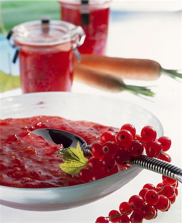 soft fruit conserve - Redcurrant and carrot jam Stock Photo - Premium Royalty-Free, Code: 659-03530080