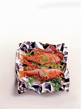 Red mullet with vegetables and herbs on aluminium foil Stock Photo - Premium Royalty-Free, Code: 659-03530137