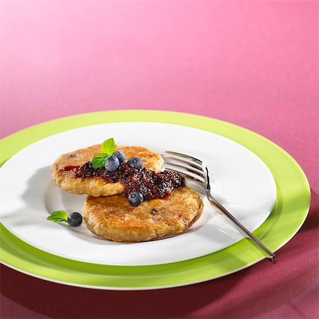 simsearch:659-06186498,k - Pancakes with blueberries (USA) Foto de stock - Royalty Free Premium, Número: 659-03530169