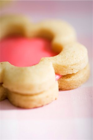 simsearch:659-03530847,k - Pink Filled Flower Cookie; Close Up Stock Photo - Premium Royalty-Free, Code: 659-03530273