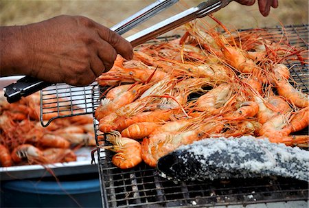 simsearch:659-03521352,k - Crevettes sur un barbecue Photographie de stock - Premium Libres de Droits, Code: 659-03530417