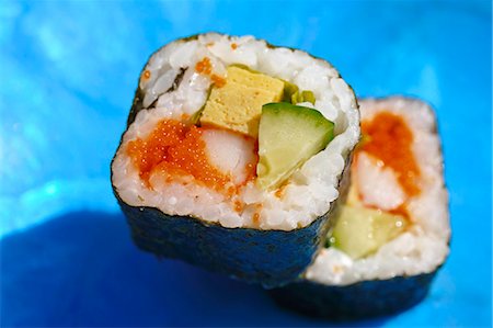 surimi - Sushi maki deux fait avec surimi Photographie de stock - Premium Libres de Droits, Code: 659-03530574