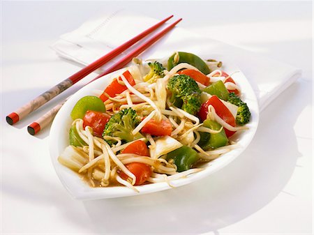 Asian fried vegetables and sprouts Foto de stock - Sin royalties Premium, Código: 659-03530598