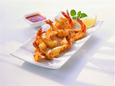 spuntino - Deep-fried shrimps with dip Fotografie stock - Premium Royalty-Free, Codice: 659-03530611