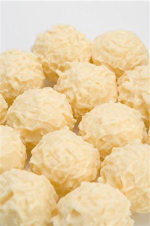 Several white chocolate truffles Foto de stock - Royalty Free Premium, Número: 659-03530635