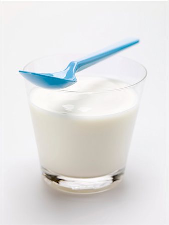 simsearch:659-03537241,k - Natural yoghurt in glass with spoon Foto de stock - Royalty Free Premium, Número: 659-03530653