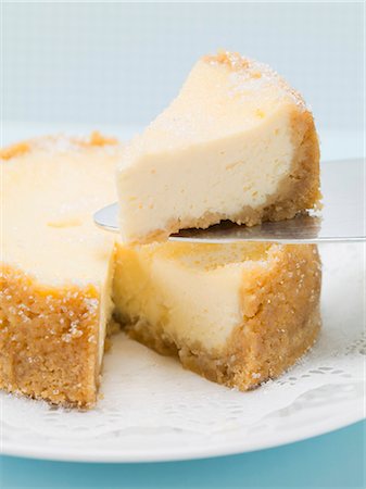 Small cheesecake, one piece on server Foto de stock - Sin royalties Premium, Código: 659-03530665