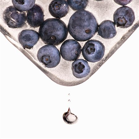 simsearch:659-03536022,k - Frozen blueberries Foto de stock - Sin royalties Premium, Código: 659-03530715