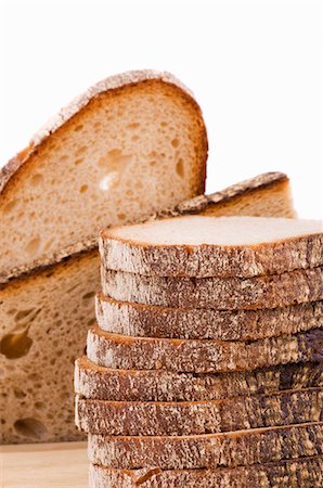 pane integrale - Sliced wheat and rye bread Fotografie stock - Premium Royalty-Free, Codice: 659-03530713