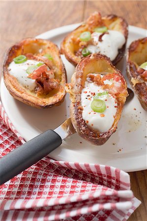 sour cream with baked potatoes - Baked potato skins with bacon and sour cream Stock Photo - Premium Royalty-Free, Code: 659-03530734