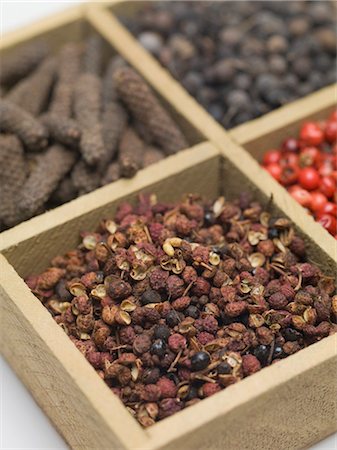 Spices and dried berries in wooden container Stock Photo - Premium Royalty-Free, Code: 659-03530809