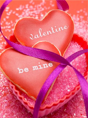 simsearch:659-03530839,k - Vanilla hearts for Valentine's Day Fotografie stock - Premium Royalty-Free, Codice: 659-03530851
