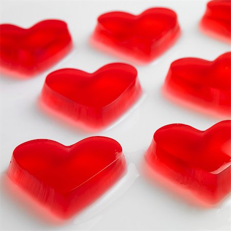 simsearch:659-03525397,k - Red jelly hearts (close-up) Foto de stock - Royalty Free Premium, Número: 659-03530899