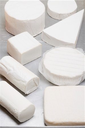 Différents fromages à pâte molle et fromages frais Photographie de stock - Premium Libres de Droits, Code: 659-03530928