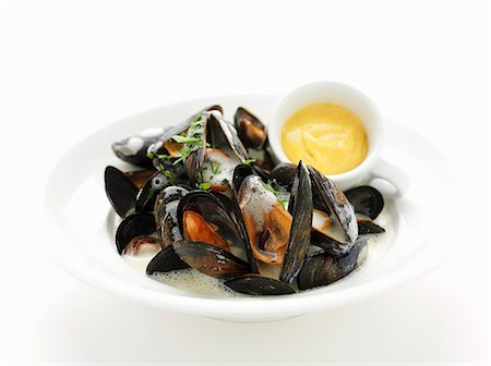 Steamed mussels with white wine sauce and dip Stock Photo - Premium Royalty-Free, Code: 659-03530971