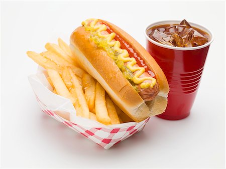 frite (aliment) - Hot-Dog avec frites et cola Photographie de stock - Premium Libres de Droits, Code: 659-03531082