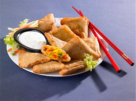 Samosas with dip Stock Photo - Premium Royalty-Free, Code: 659-03531169