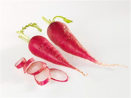 sliced - Radis rouges, entières et tranchées Photographie de stock - Premium Libres de Droits, Code: 659-03531266