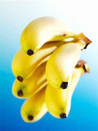 simsearch:659-06903361,k - Bunch of bananas with reflection Stock Photo - Premium Royalty-Free, Code: 659-03531271