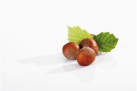 simsearch:659-03531395,k - Hazelnuts with leaves Stock Photo - Premium Royalty-Free, Code: 659-03531394