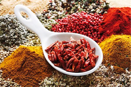 peperoncini - Dried chillies in spoon on assorted spices Stock Photo - Premium Royalty-Free, Code: 659-03531428