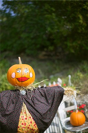 espantalho - Scarecrow with Pumpkin Head Foto de stock - Royalty Free Premium, Número: 659-03531465