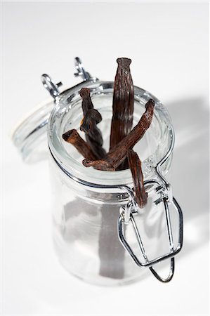 Vanilla Beans in Opened Canister Foto de stock - Sin royalties Premium, Código: 659-03531471