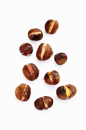simsearch:659-03531536,k - Sweet chestnuts, roasted (overhead view) Foto de stock - Royalty Free Premium, Número: 659-03531536