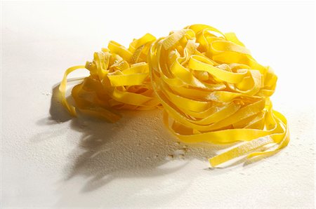 pasta type - Tagliatelles fraîches Photographie de stock - Premium Libres de Droits, Code: 659-03531666