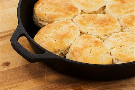 Hot Biscuits in a Cast Iron Skillet Stock Photo - Premium Royalty-Free, Code: 659-03531774