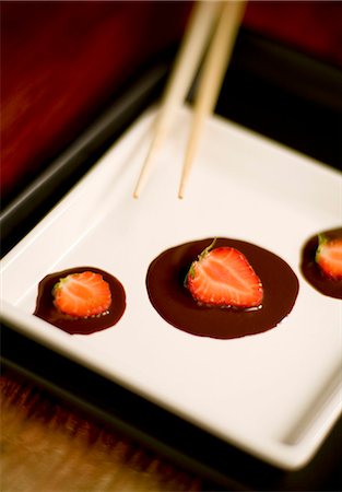 simsearch:659-06900815,k - Strawberries in chocolate sauce Stock Photo - Premium Royalty-Free, Code: 659-03531805