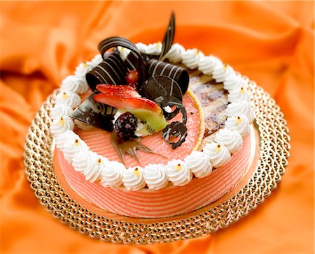 sponge cake - Sponge cake with fruit and chocolate decoration Stock Photo - Premium Royalty-Free, Code: 659-03531821