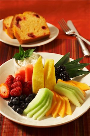 simsearch:659-03531927,k - Fresh Fruit Plate ; Cranberry Bread Stock Photo - Premium Royalty-Free, Code: 659-03531927