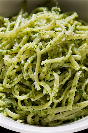 Linguine with cashew nuts and rocket pesto Stock Photo - Premium Royalty-Free, Code: 659-03532004