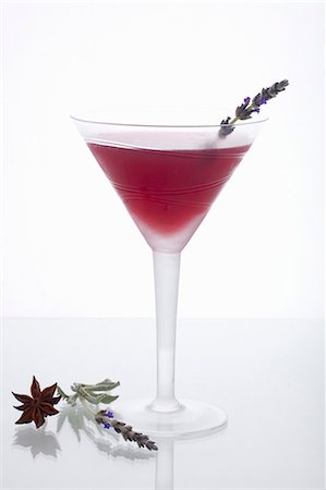 Orange Blossom Cocktail Garnished with Lavender Sprig Foto de stock - Sin royalties Premium, Código: 659-03532126