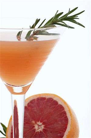 pampelmuse - Rose Marie Cocktail (Grapefruit Juice, Gin, Rosemary Syrup) Foto de stock - Sin royalties Premium, Código: 659-03532129