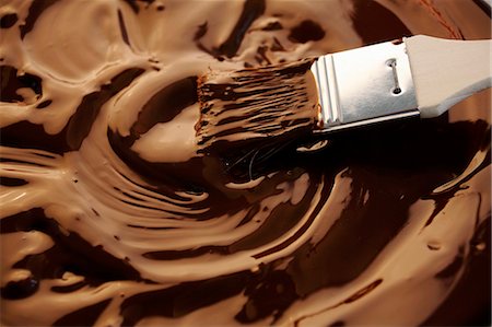 simsearch:659-06307520,k - Brushing melted chocolate Stock Photo - Premium Royalty-Free, Code: 659-03532192