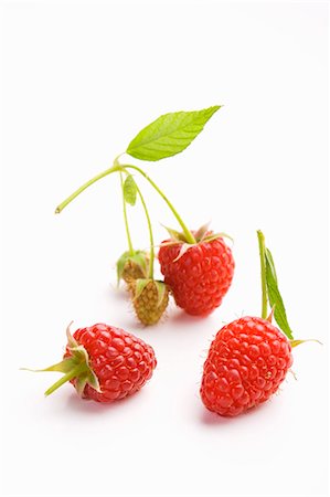 raspberries - Framboises, mûres et non mûres Photographie de stock - Premium Libres de Droits, Code: 659-03532237