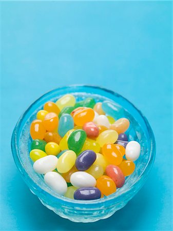 simsearch:659-03535913,k - Jelly beans in blue dish on blue background Stock Photo - Premium Royalty-Free, Code: 659-03532258