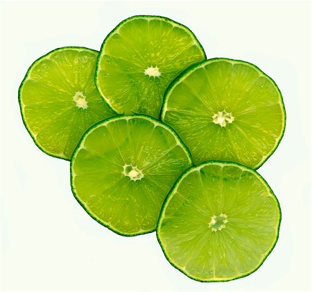 simsearch:659-06372814,k - Cinq tranches de citron vert (vue aérienne) Photographie de stock - Premium Libres de Droits, Code: 659-03532312