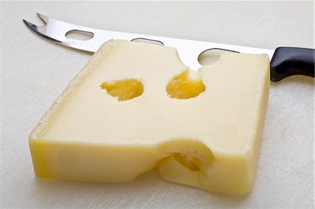 Couteau de fromage et de fromage à pâte dure Photographie de stock - Premium Libres de Droits, Code: 659-03532339