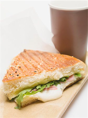 flat bread - Cheese, ham and rocket in flatbread Foto de stock - Sin royalties Premium, Código: 659-03532578