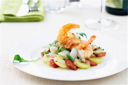 shellfish - Fried prawns on potato, asparagus and ham salad Stock Photo - Premium Royalty-Free, Code: 659-03532571